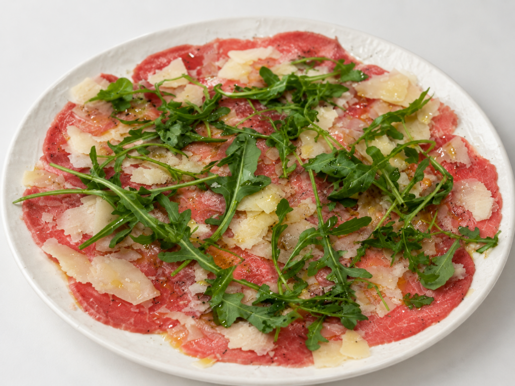 Carpaccio de ternera con rúcula y parmesano en Le Cinque Lune